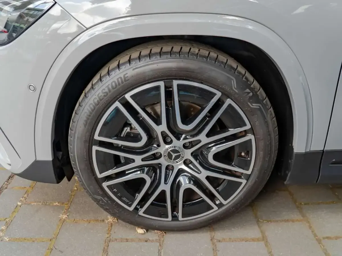 Gebraucht Mercedes GLA250 AMG 224 PS (164 kW) 2025 Manufaktur lack manufaktur alpingrau uni SUV