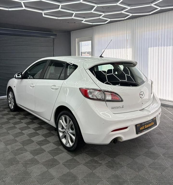 Gebraucht Mazda 3 90th Anniversary 105 PS (77 kW) 2010 Weiß Limousine