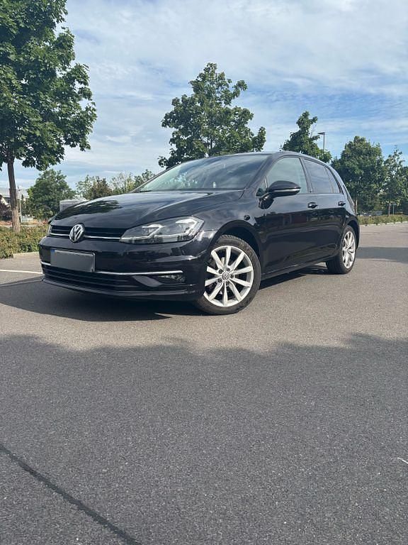 Schwarz Gebraucht 2020 VW Golf VII Highline Limousine | 16.999 € (Guter Preis) - Bild 1/4