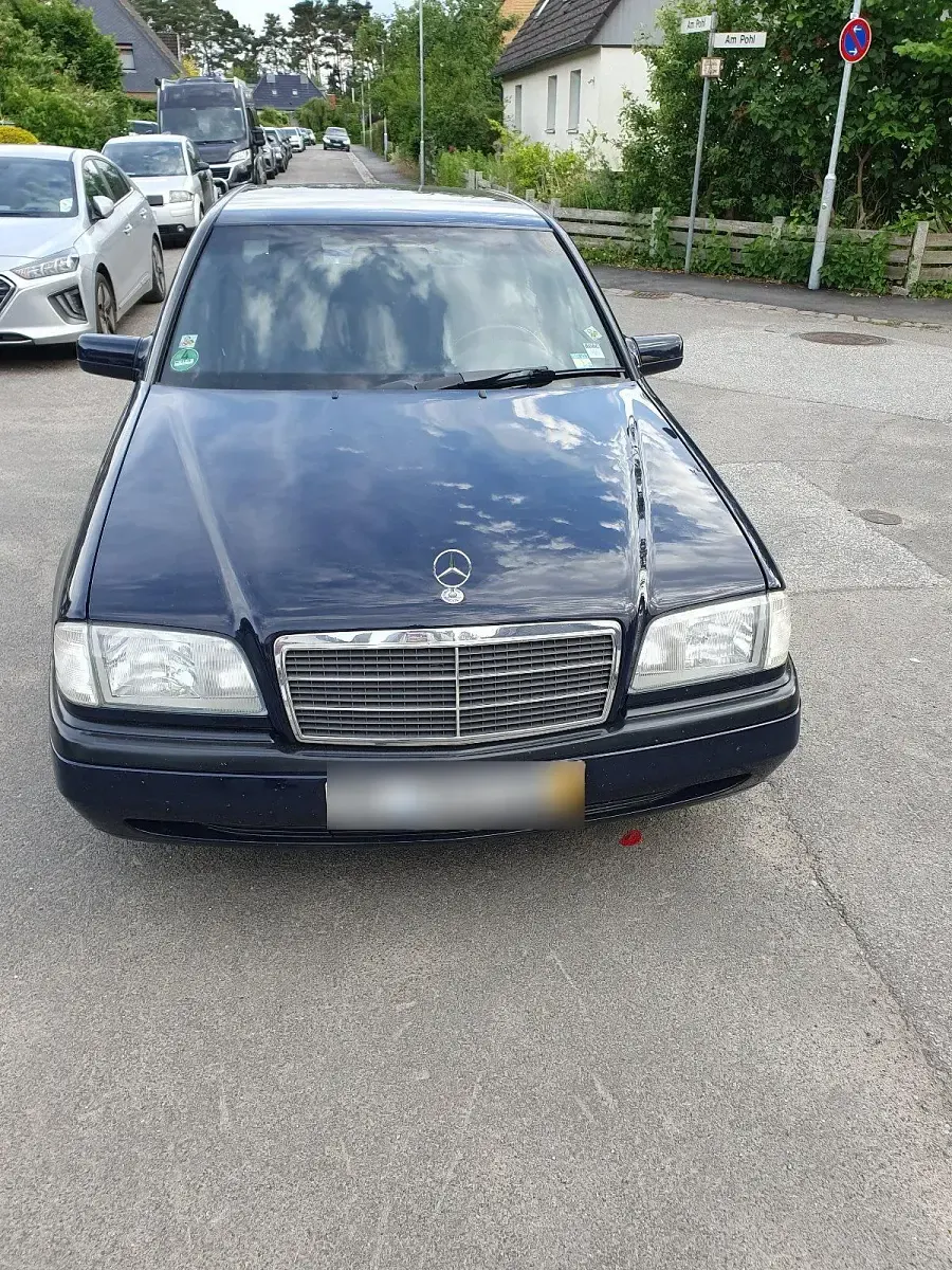 Gebraucht Mercedes C180 122 PS (89 kW) 1995 Blau Limousine
