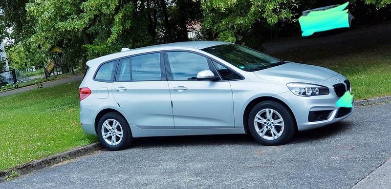Grau Gebraucht 2016 BMW 216 Gran Tourer Performance Van / Kleinbus | 11.900 € (Fairer Preis) - Bild 1/4
