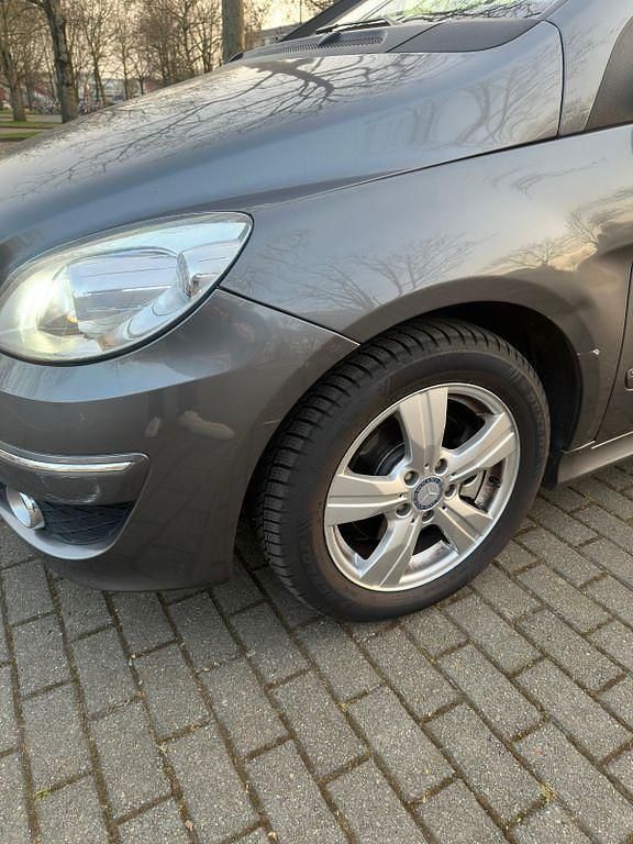 Gebraucht Mercedes B180 109 PS (80 kW) 2009 Grau Van / Kleinbus