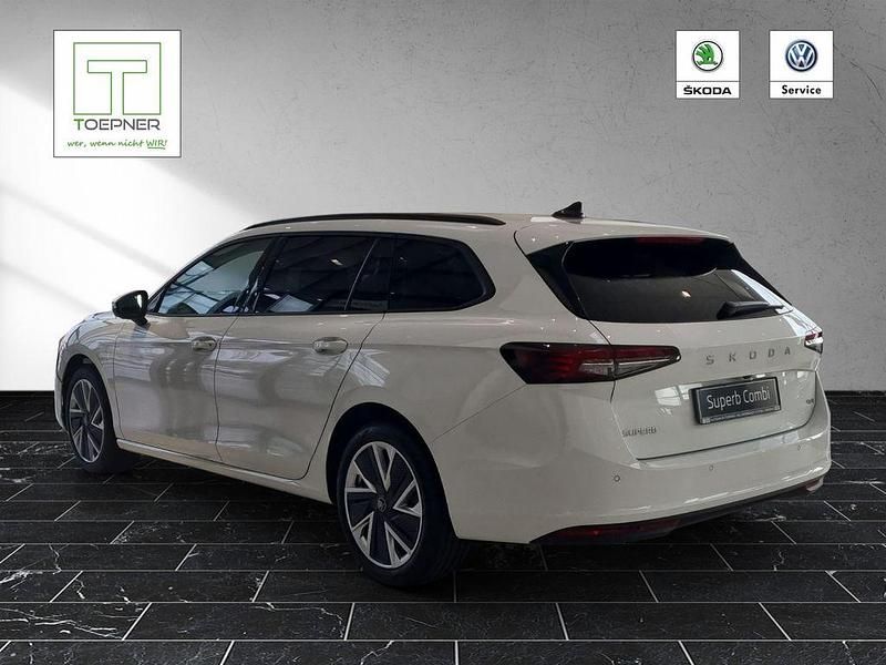 Neu Skoda Superb Selection 193 PS (141 kW) 2025 Weiß Kombi