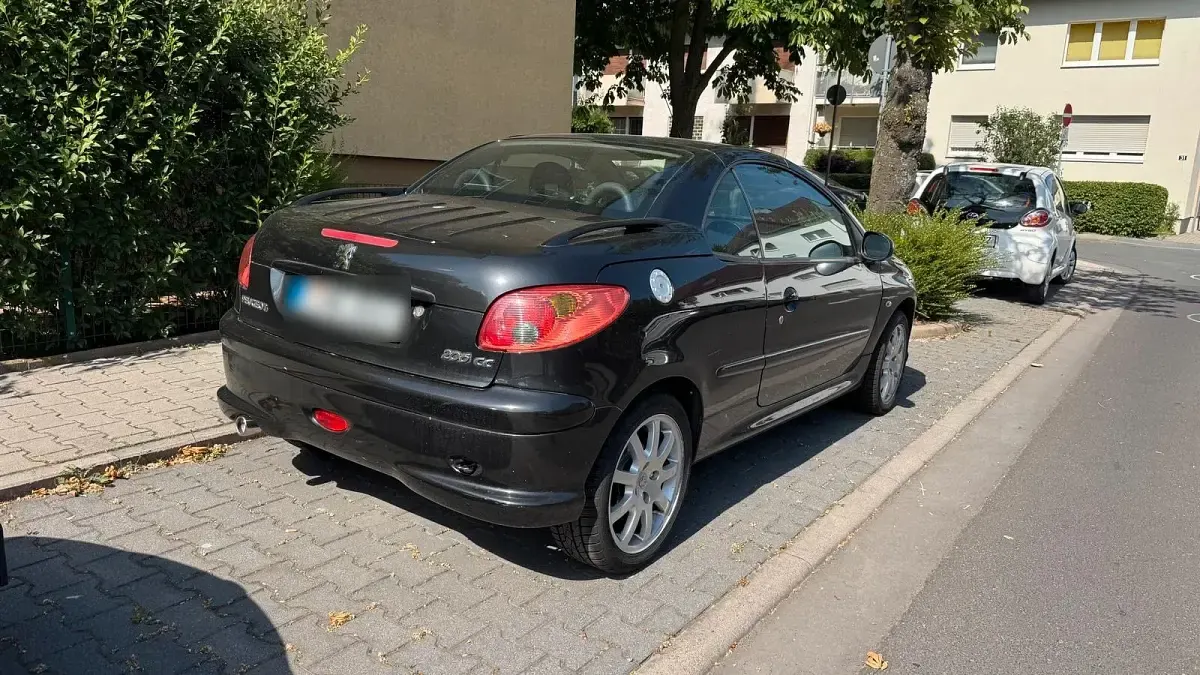 Gebraucht Peugeot 206 CC 109 PS (80 kW) 2006 Schwarz Cabrio