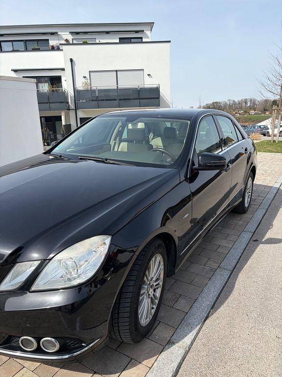 Gebraucht Mercedes E220 170 PS (125 kW) 2009 Schwarz Limousine