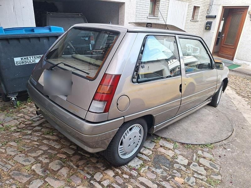Second-hand Renault R5 90 CP (66 kW) 1990 Bej Hatchback