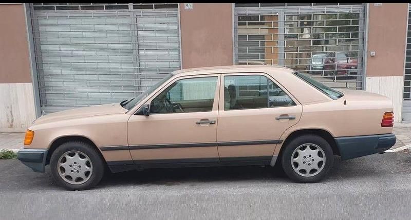 Beige Gebraucht 1987 Mercedes 250 Limousine | 6.850 € - Bild 1/4