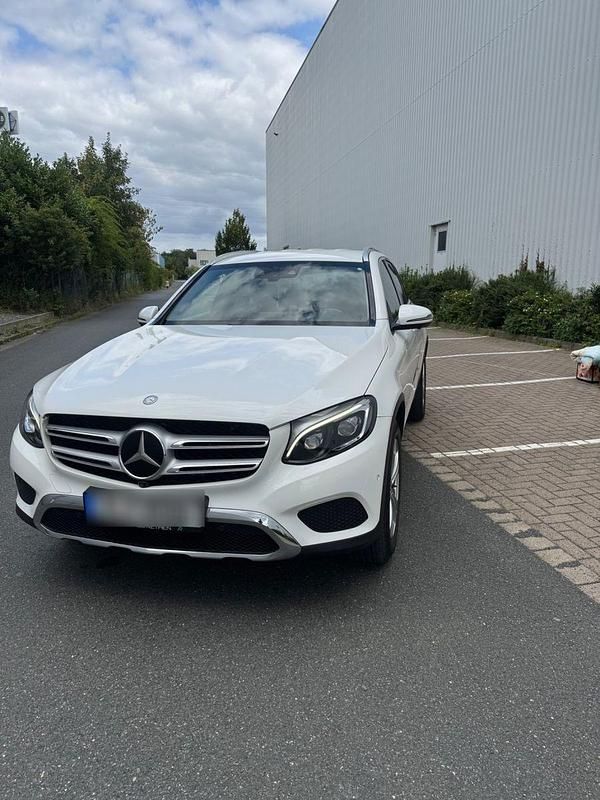 Weiß Gebraucht 2015 Mercedes GLC250 SUV | 21.299 € (Fairer Preis) - Bild 1/4