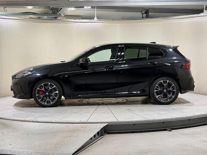 Gebraucht BMW M135 Performance 300 PS (220 kW) 2025 Schwarz Kleinwagen