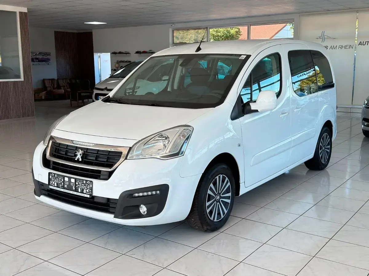 Gebraucht Peugeot Partner Tepee Active 120 PS (88 kW) 2015 Weiß Van / Kleinbus