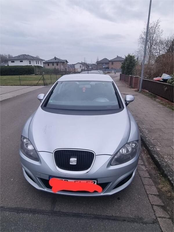 Grau Gebraucht 2011 Seat Leon Kleinwagen | 4.200 € (Fairer Preis) - Bild 1/4