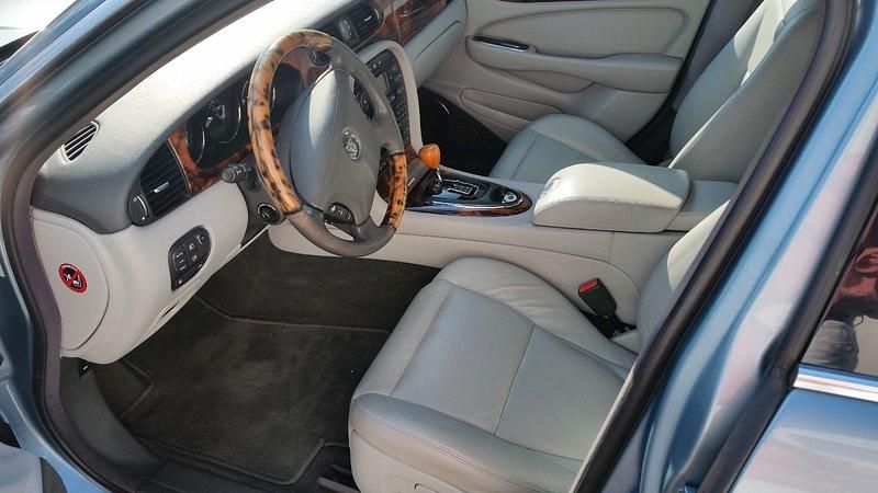 Gebraucht Jaguar XJ8 298 PS (219 kW) 2004 Blau Limousine