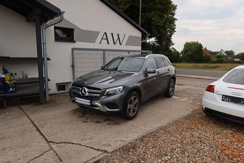 Grau Gebraucht 2015 Mercedes GLC220 SUV | 22.150 € (Guter Preis) - Bild 1/4