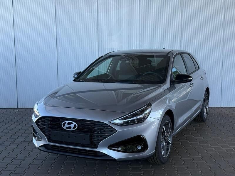 Shimmering silver metallic Neu 2025 Hyundai i30 GO! | 21.180 € (Superpreis) - Bild 1/4