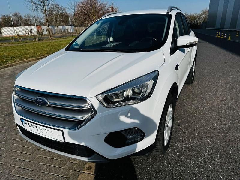 Gebraucht Ford Kuga Titanium 150 PS (110 kW) 2017 Weiß SUV