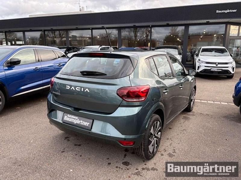 Neu Dacia Sandero Expression 91 PS (66 kW) 2025 Zedergrün metallic Kleinwagen