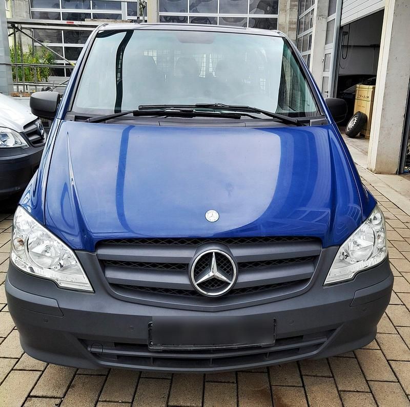 Blau Gebraucht 2013 Mercedes Vito Van / Kleinbus | 11.000 € - Bild 1/4