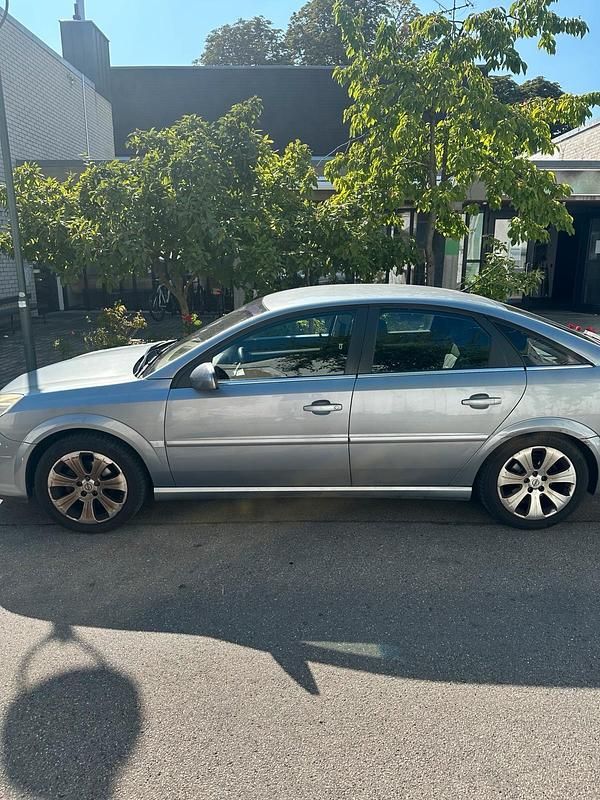 Gebraucht Opel Vectra 140 PS (102 kW) 2007 Grau Limousine