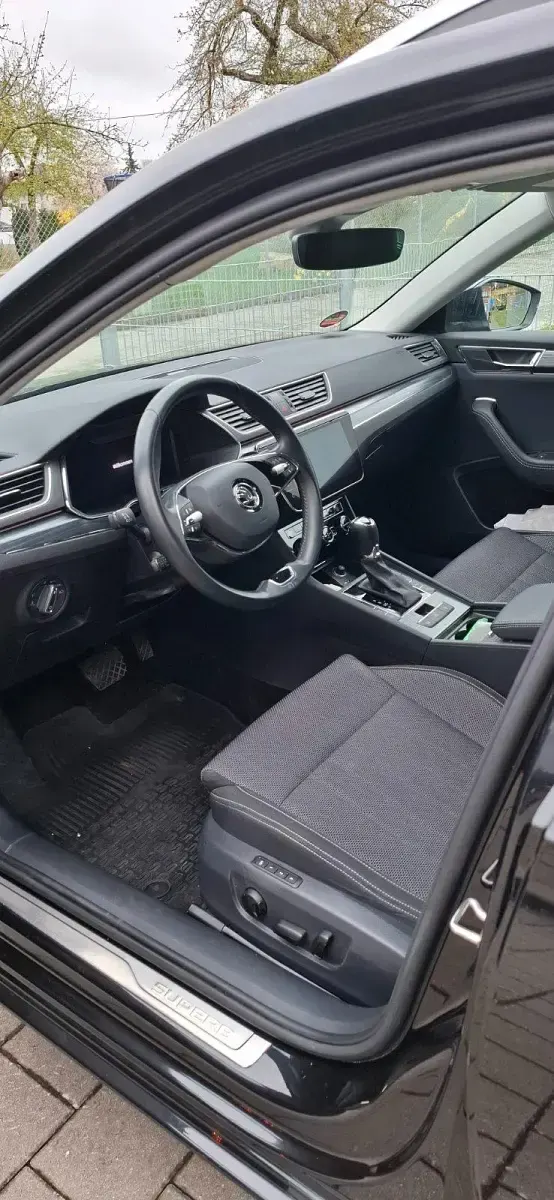 Gebraucht Skoda Superb 150 PS (110 kW) 2022 Schwarz Kombi