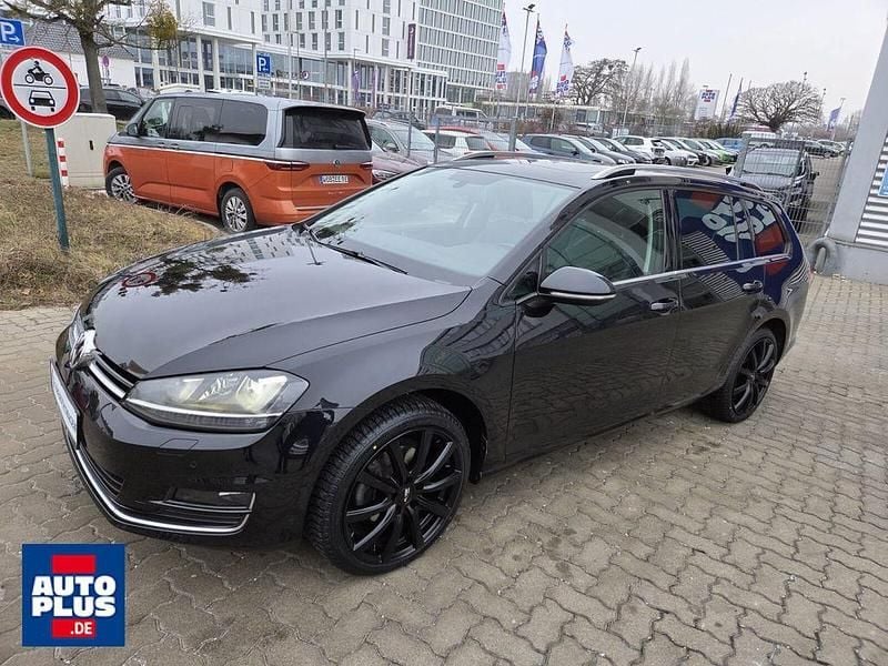 Deep black pearlescent Gebraucht 2015 VW Golf VII Highline Kombi | 13.299 € (Etwas zu teuer) - Bild 1/4
