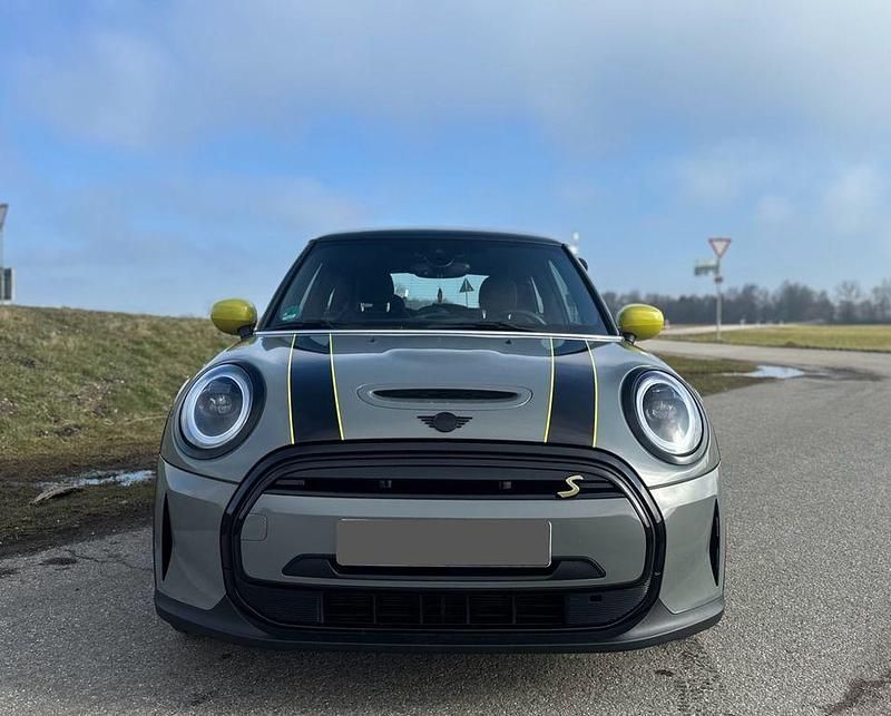 Gebraucht Mini Cooper SE Essential 135 kW (184 PS) 2022 Schwarz Kleinwagen