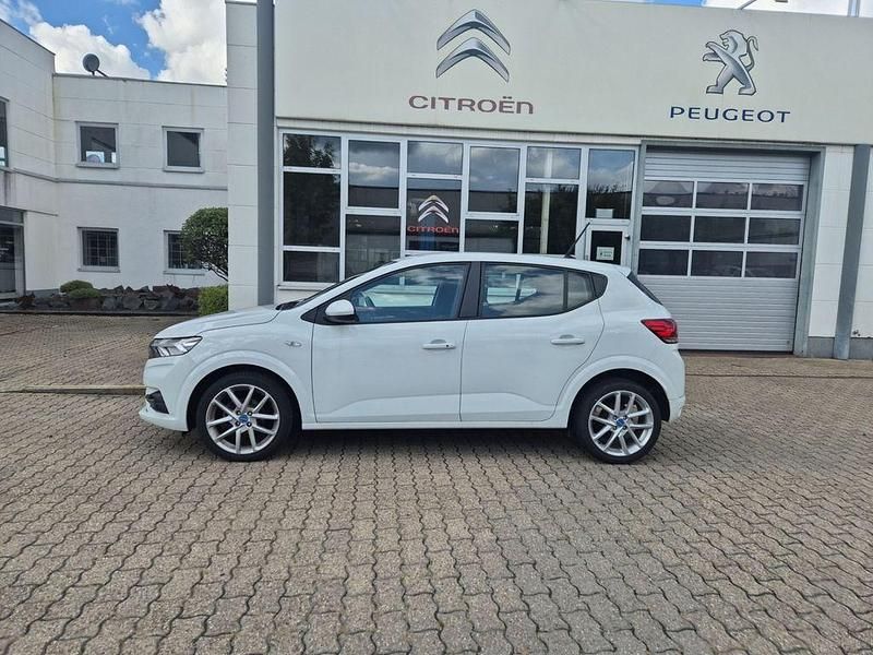 Gebraucht Dacia Sandero Comfort 101 PS (74 kW) 2021 Weiß Kleinwagen