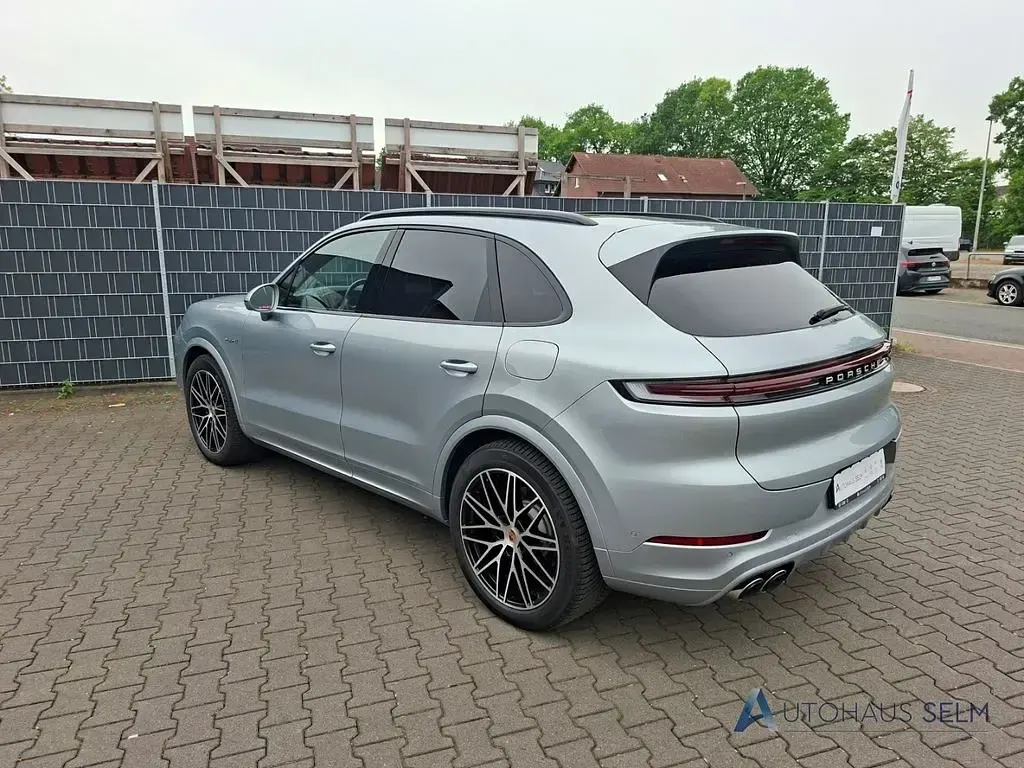 Second-hand Porsche Cayenne 470 CP (345 kW) 2023 Argintiu SUV