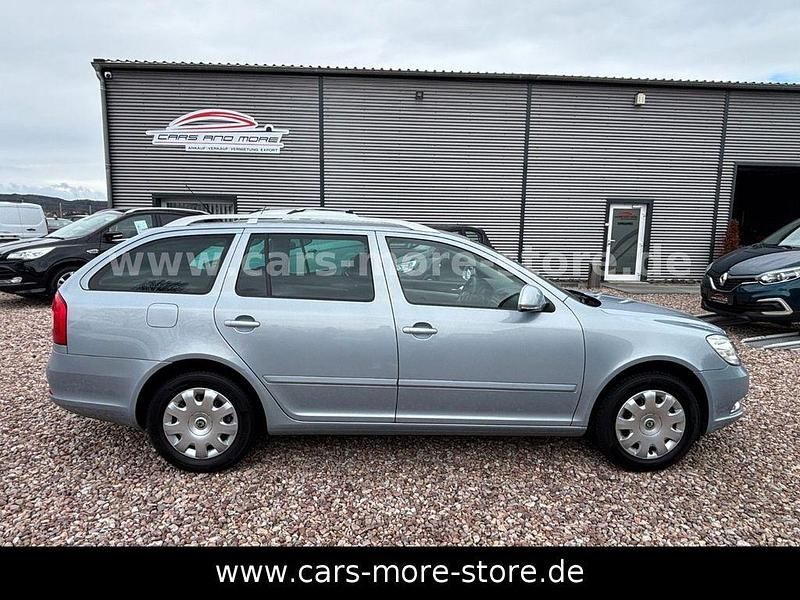 Gebraucht Skoda Octavia Ambiente 102 PS (75 kW) 2010 Blau Kombi