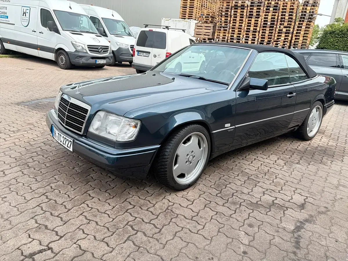 Gebraucht Mercedes E220 Edition 150 PS (110 kW) 1997 Blau Cabrio