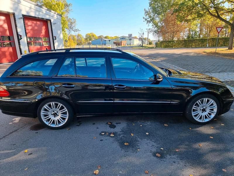 Gebraucht Mercedes E220 170 PS (125 kW) 2009 Schwarz Kombi