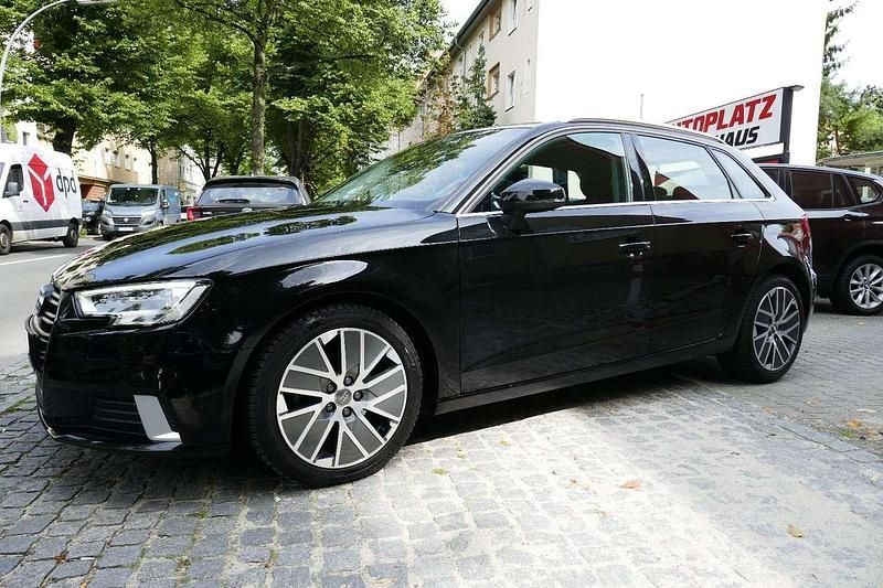 Gebraucht Audi A3 Sport 150 PS (110 kW) 2019 Mythosschwarz Limousine