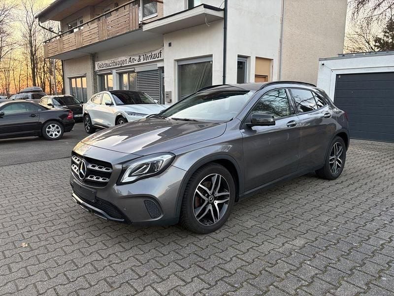 Gebraucht Mercedes GLA220 184 PS (135 kW) 2017 Grau SUV