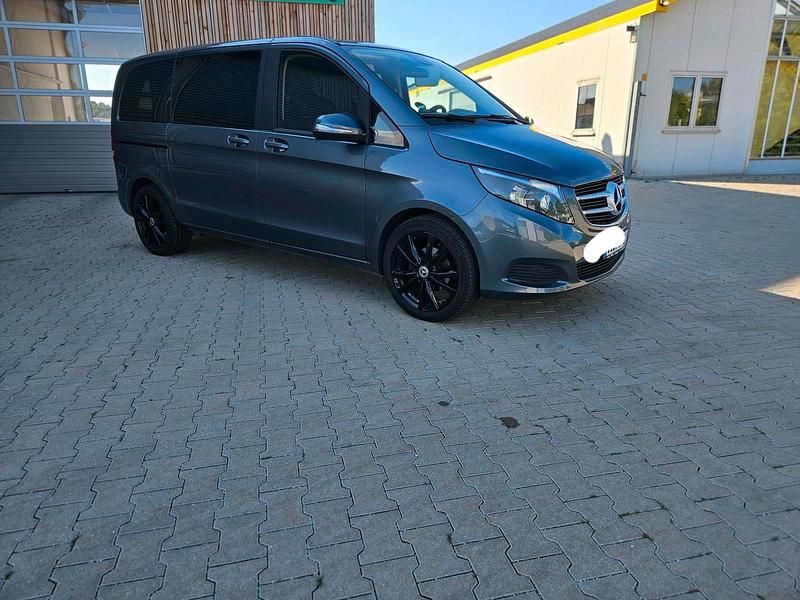 Gebraucht Mercedes V220 163 PS (119 kW) 2016 Grau Van / Kleinbus