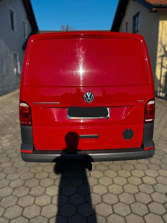Gebraucht VW Transporter 102 PS (75 kW) 2018 Rot Van