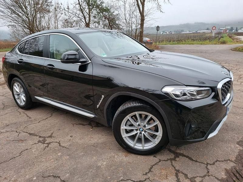 Gebraucht BMW X4 Sport Line 190 PS (139 kW) 2025 Schwarz SUV
