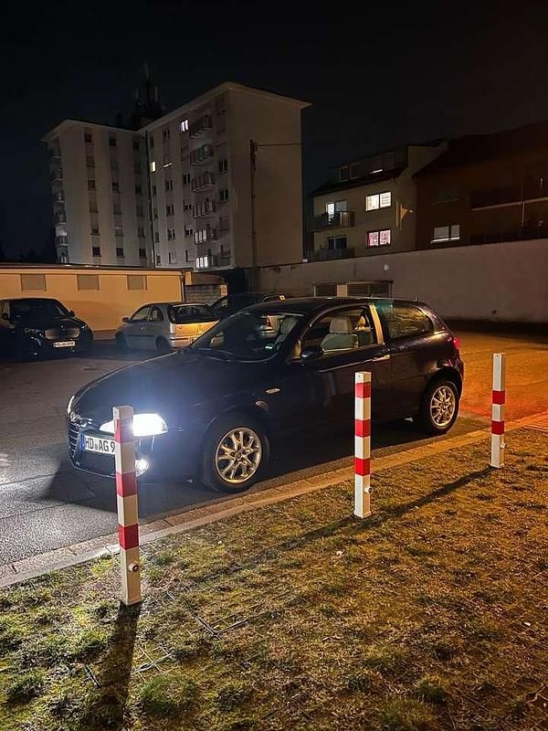 Blau Gebraucht 2005 Alfa Romeo 147 Ti Kleinwagen | 1.500 € (Fairer Preis) - Bild 1/4