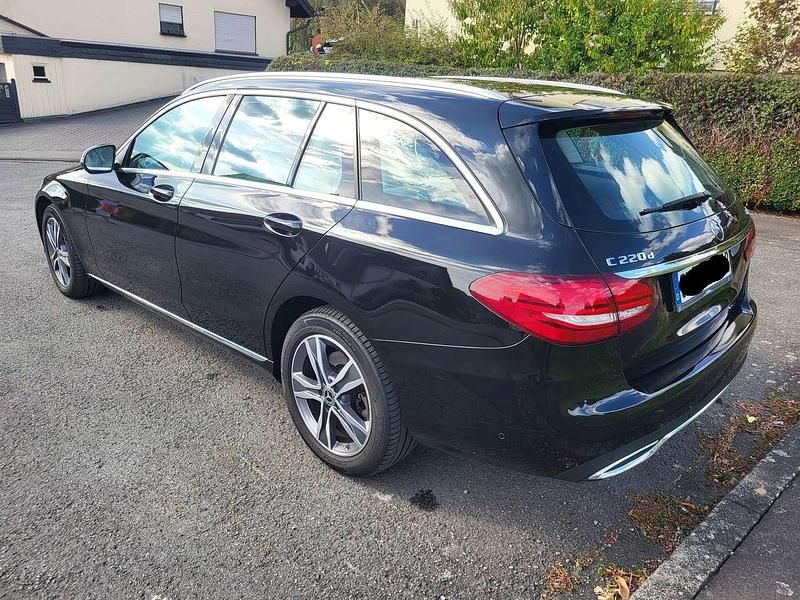 Schwarz Gebraucht 2017 Mercedes C220 Kombi | 15.500 € (Guter Preis) - Bild 1/4