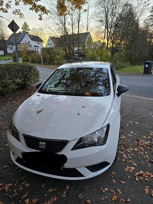 Weiß Gebraucht 2015 Seat Ibiza Kleinwagen | 3.650 € (Fairer Preis) - Bild 1/4