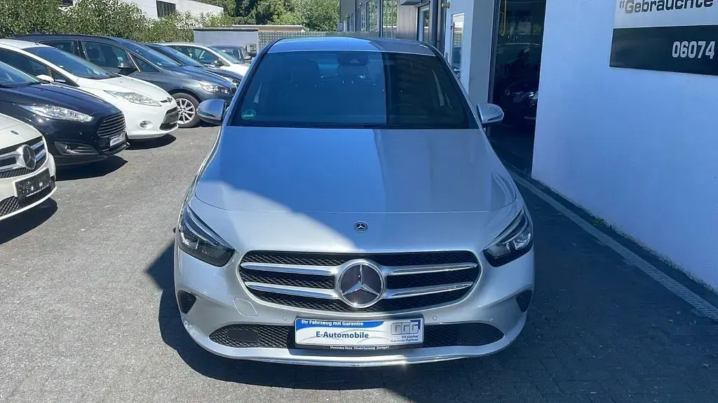 Gebraucht Mercedes B180 116 PS (85 kW) 2020 Silber Kleinwagen