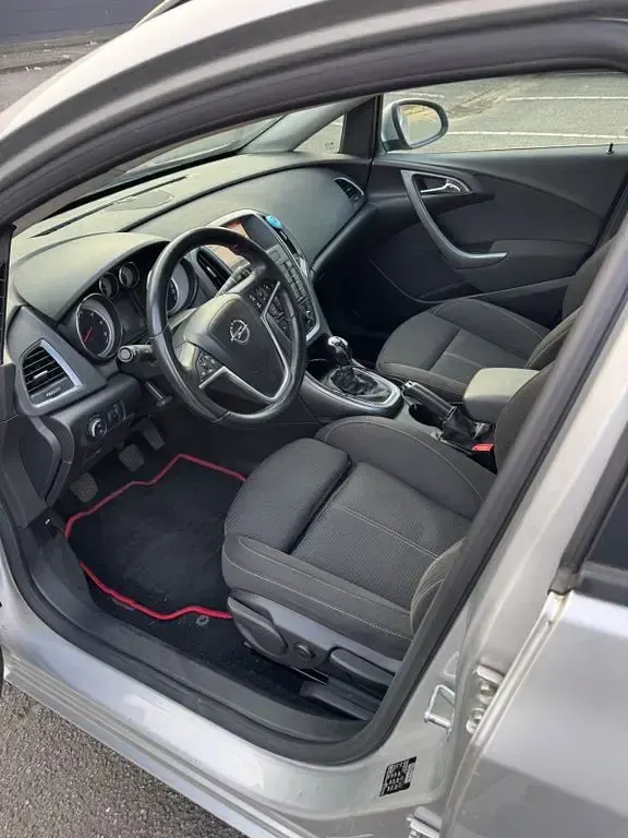 Usata Opel Astra Eco 110 CV (80 kW) 2014 Argento Berlina