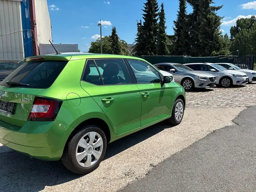 Gebraucht Skoda Fabia Ambition 110 PS (80 kW) 2015 Grün Limousine