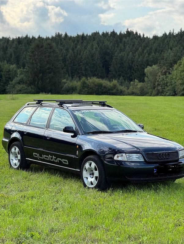 Blau Gebraucht 1996 Audi A4 Kombi | 2.699 € - Bild 1/4