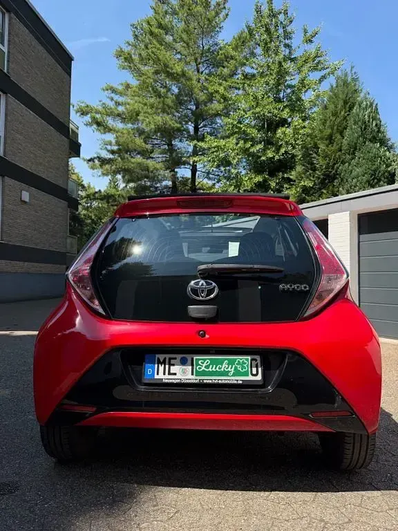 Gebraucht Toyota Aygo X-wave 69 PS (50 kW) 2016 Rot Kleinwagen