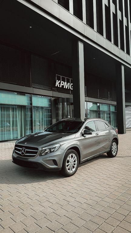 Gebraucht Mercedes GLA180 Night 122 PS (89 kW) 2017 Grau SUV