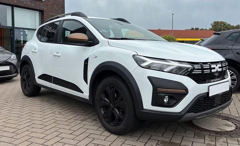 Weiß Gebraucht 2023 Dacia Sandero Extreme Limousine | 12.000 € (Superpreis) - Bild 1/4