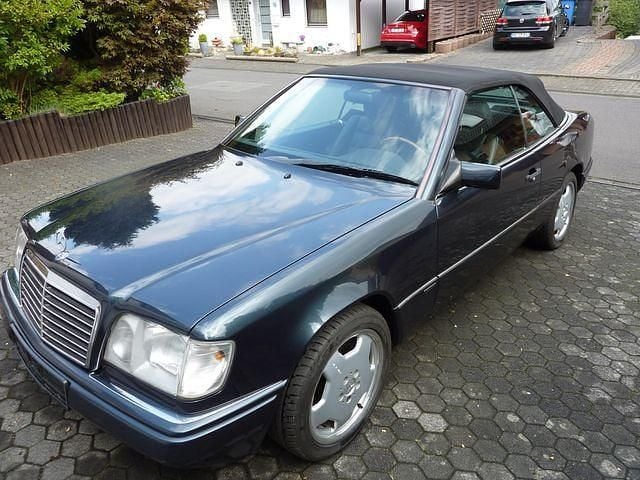 Schwarz metallic Gebraucht 1997 Mercedes E200 Edition Cabrio | 18.750 € (Fairer Preis) - Bild 1/4