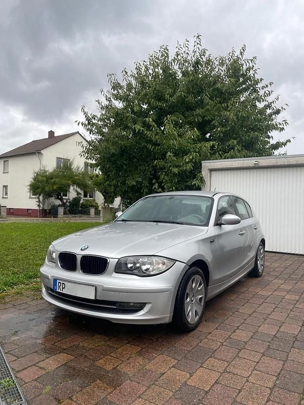Silber Gebraucht 2009 BMW 116 Kleinwagen | 2.200 € (Guter Preis) - Bild 1/1