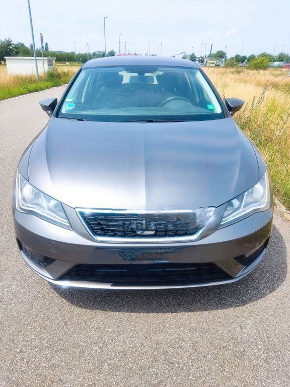Grau Gebraucht 2017 Seat Leon Style Limousine | 9.600 € (Guter Preis) - Bild 1/4