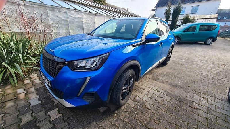 Blau Gebraucht 2021 Peugeot 2008 Allure SUV | 13.000 € (Superpreis) - Bild 1/4