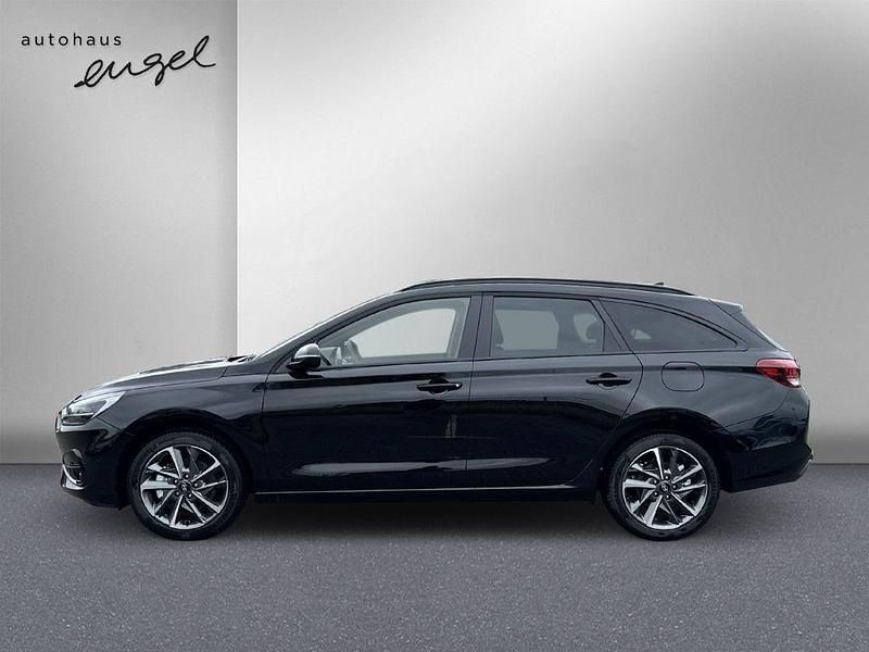Neu Hyundai i30 Advantage 101 PS (74 kW) 2025 Schwarz Kombi
